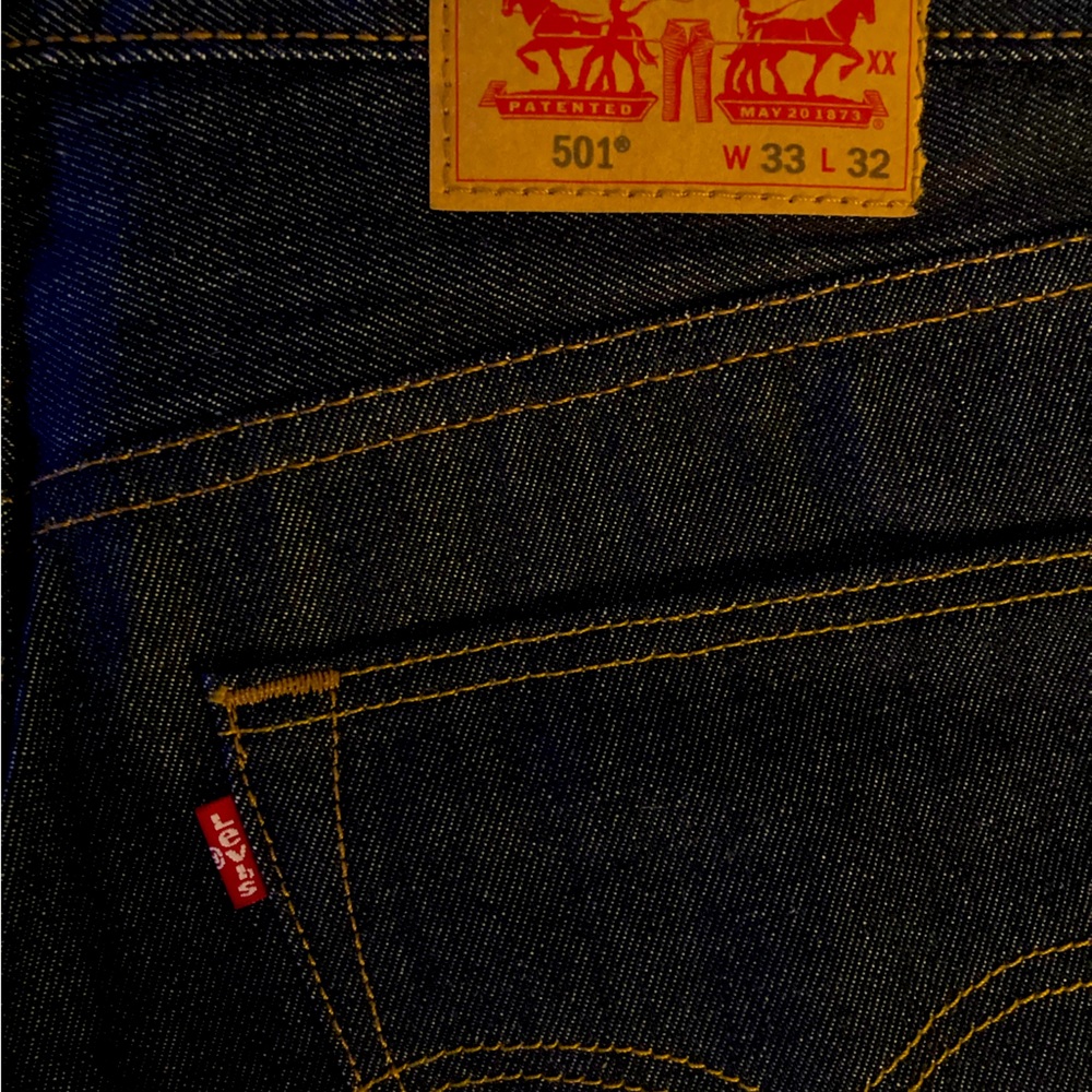Levi’s 501 33x32 - never worn